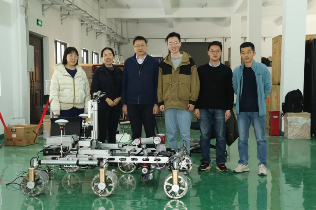 智能机器人系统研究团队研发FAST激光靶标维护机器人